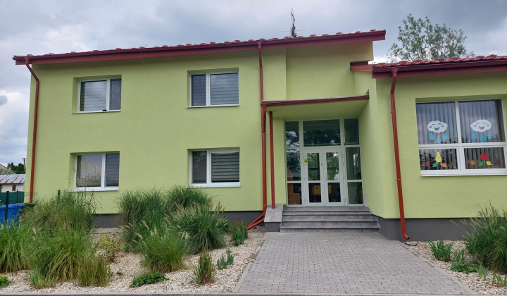 Rekonštrukcia budovy obecného úradu a materskej školy - fasáda 2023
